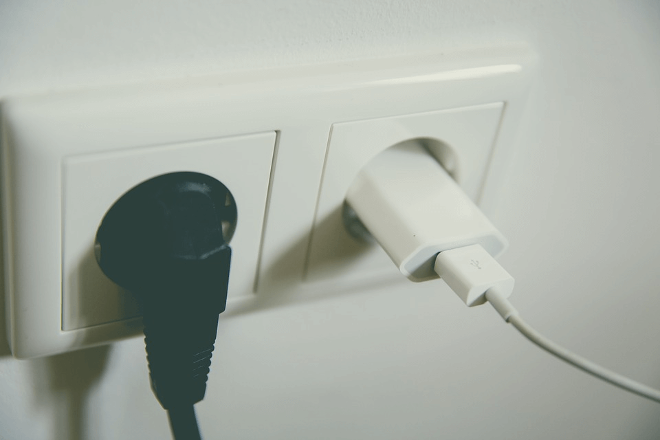Design Pattern: Adapter and Power Adapter